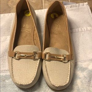 Brand New-WOT. Aerosoles Flat Summer Shoes!